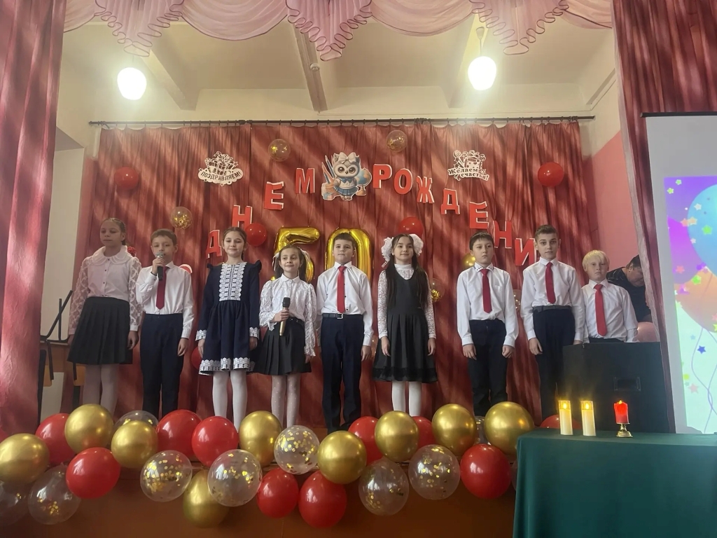 С юбилеем, Медвёдовская школа!.