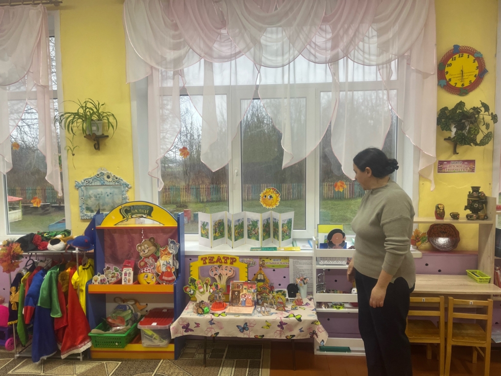 Смотр-конкурс на лучший театральный уголок.